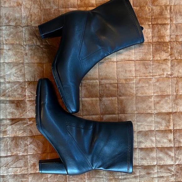 AEROSOLES Black Ankle Booties - Picture 3 of 7